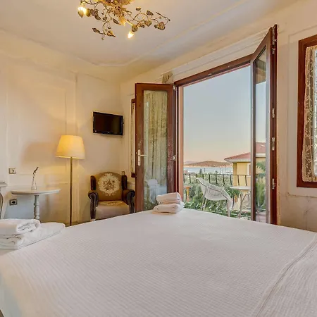 Cunda Battalos Kucuk Hotel 2*