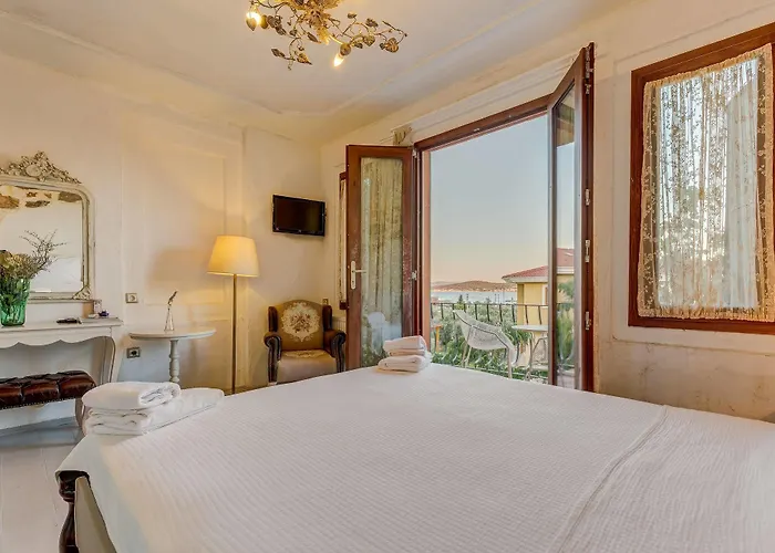 Cunda Battalos Kucuk Hotel 2*